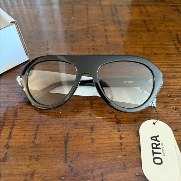 Otra Accessories - OTRA Black Sunglasses